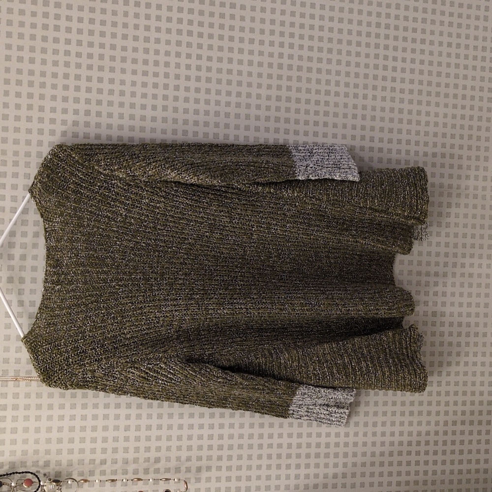 Sweater - Picture 4 of 4